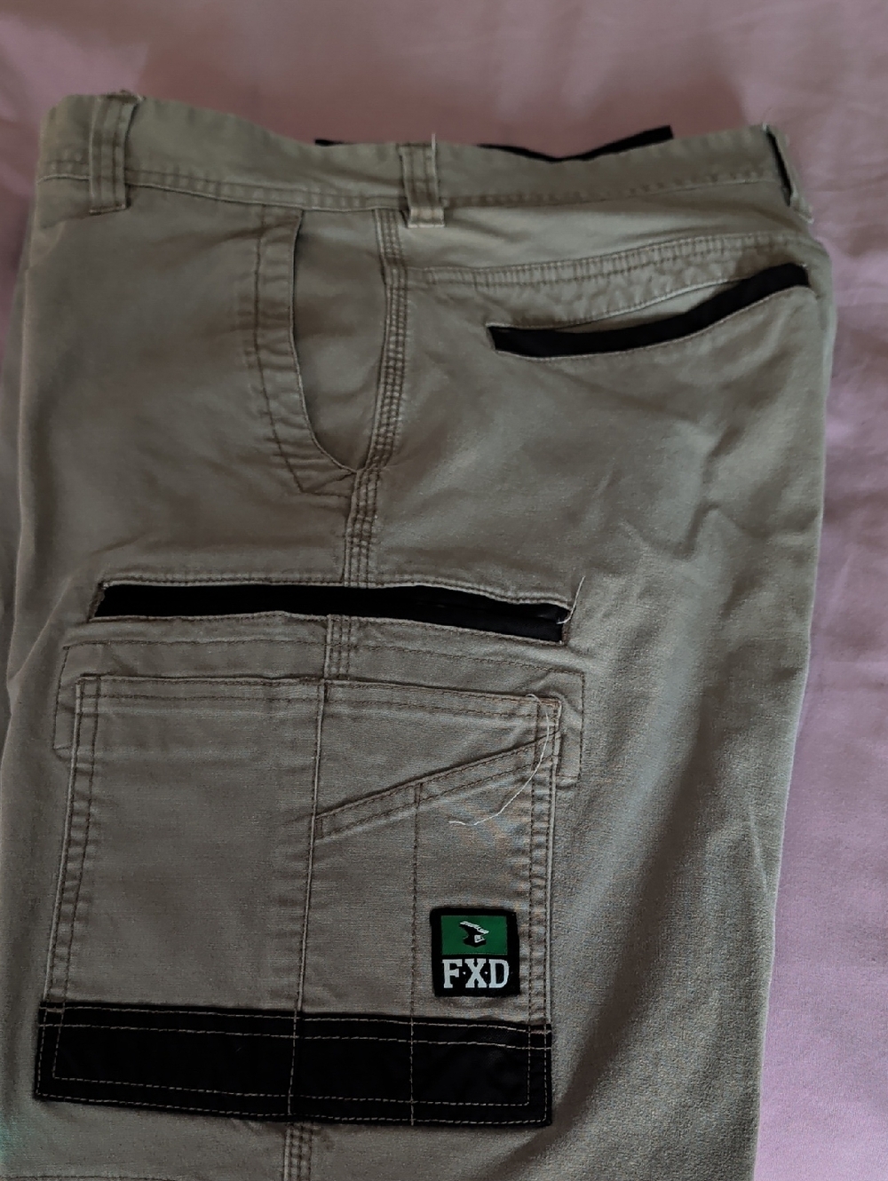 Men's Cargo Pants in Light Olive Green with Black Trim 34\32
